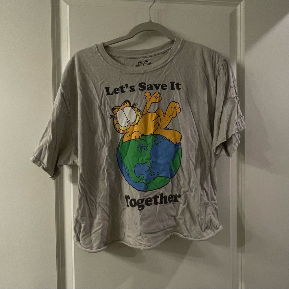 4 for 20$ Garfield Earth Day Women’s Crop T-shirt